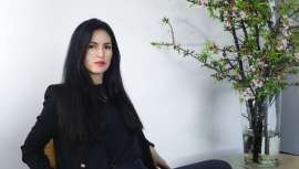 Mujer y profesional peluquera por los cuatro costados, y quinto si lo hubiera, Rocío Nández sabe muy bien lo que hace y cuál es el camino del éxito y la permanencia en esta empresa, la peluquería, y así nos lo cuenta 