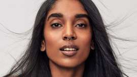 Este nuevo must de Redken se ajusta a cualquier tipo de cabello y permite su utilización sobre el pelo húmedo antes del secado al aire para prevenir el encrespamiento o antes como protector térmico