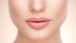 Es el truco que recomienda en Instagram la experta Raquel González, directora técnica de Perricone MD, ¡y funciona!, porque las condiciones de la piel que rodea los ojos y la zona peribucal son muy similares. Te lo contamos