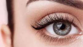 El Covid-19 ha provocado que nos maquillemos menos, pero los ojos siguen siendo protagonistas y unas pestañas bonitas son clave para ensalzarlos