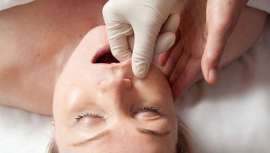 Los nuevos tratamientos faciales están abandonando la tecnología en favor de una apuesta segura: la mano del profesional de la estética y el trabajo muscular para llegar hasta donde no lo pueden hacer las cremas 