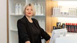 Y así se expresa Silvia, 30 años de profesión y un salón que aúna peluquería y estética, sito en Almoradí, Alicante, por el que siente pasión y así lo demuestra. En sus gestos, acciones y filosofía de empresa 