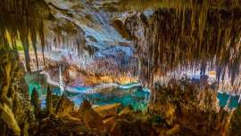 Un secreto guardado en una de las cuevas marinas de la isla durante más de tres millones de años, prebióticos sin edad 