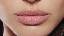 Hoy es el Día Internacional del Beso. Y para los mejores besos, los labios han de ser bonitos, o lo que es lo mismo, estar sanos, hidratados y cuidados. Te contamos cómo