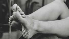 Todo lo que comemos está íntimamente relacionado con nuestra salud física y emocional. Las consecuencias de una mala alimentación se traducen en enfermedades, problemas en el cabello, la piel y..., ¡en los pies!