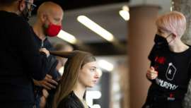 Por segundo año consecutivo la famosa firma para el cuidado del cabello, llegada de Australia, que triunfa en nuestro país, conquista las cabelleras más famosas dejando su cuidado y belleza de pasarela en sus manos