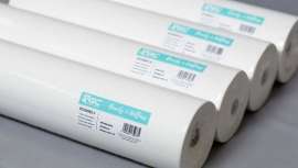 Capas y toallas higiénicas para peluquerías y belleza de Gomà-Camps, la elección de los profesionales porque facilitan máxima seguridad 