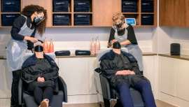 En Amazon Salon se probará la nueva tecnología de la peluquería, con compra virtual y entrega de producto en casa, por ejemplo. La reputada estilista Elena Lavagni, dueña de Neville Hair & Beauty, será la responsable de atender a los clientes 