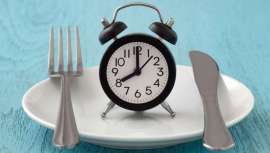 Cómete a ti mismo, ayuna y sé más saludable y feliz. Así y en resumen podemos definir a la autofagía, la palabra de moda en belleza 