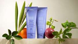 Champú y acondicionador que reviven el color con pigmentos ricos en violetas, mientras que los aceites de açai y fruta de la pasión ayudan a nutrir, hidratar y acondicionar el cabello sobreprocesado