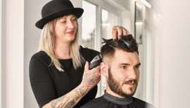 Um novo hit na tecnologia do cabeleireiro moderno. Para transições perfeitos que facilitam os melhores e mais pessoais cortes de cabelo. Com Moser, tudo são vantagens, garantia e múltiplas prestações