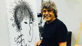 Raffel Pages, figura indiscutida de la peluquería, artista y empresario, ha fallecido la madrugada del día 9 de mayo en Barcelona a la edad de 78 años. Una noticia inesperada, aunque Pages ya forma parte indisoluble de la historia de la peluquería 