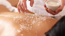 Un método de exfoliación relajante regenera la piel y la hidrata en profundidad para devolverle la elasticidad y afinar el poro