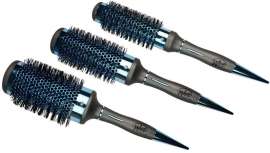 Porque obtienen un efecto ultrabrillo y ultrasuave en cualquier tipo de cabello, los cepillos redondos de turmalina que nos propone Perfect Beauty optimizan además la labor del styling y acabado en el uso profesional 