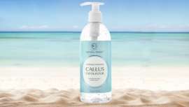 La nueva y avanzada fórmula BCL Natural RemedyTM Callus Exfoliator suaviza hasta los callos más duros y gruesos de una forma totalmente natural para pedicuras perfectas 