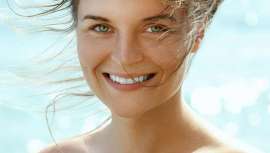 La piel, independientemente del género al que pertenezca, está vinculada al cerebro y las emociones. Para cuidarla y mimarla, hay que escoger la cosmética más inteligente facial y corporal 