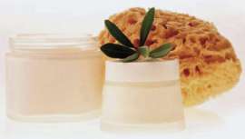 Inocuos para el medio ambiente, los nuevos envases de la empresa valenciana Green Cycles pueden utilizarse para cremas, geles e incluso champús 