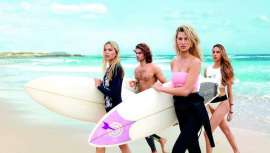 ¿No sabes cómo proteger tu pelo y tu color bajo el sol? Te ofrecemos la lista completa de consejos y productos de cuidado capilar de efecto barrera contra los rayos UVA, recomendados por los mejores peluqueros