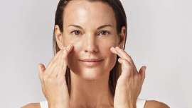 Complementa tu rutina beauty con estos cinco ejercicios de Yoga Facial, recomendados por Facialderm