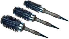 Porque obtêm um efeito ultrabrilho e ultrasuave em qualquer tipo de cabelo, as escovas redondas de turmalina que Perfect Beauty nos propõe otimizam ainda o trabalho de styling e acabado no uso profissional