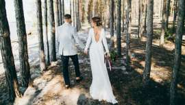 El portal profesional Prontopro.es y la web de bodas Zankyou Weddings detallan cómo se llevarán a cabo estas celebraciones durante 2021, con un coste medio de 12.250 euros, 60 invitados y al aire libre