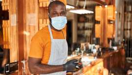 Para fomentar la vacunación en la comunidad negra, el presidente de Estados Unidos, Joe Biden, está apostando por las peluquerías dirigidas por afroamericanos. El objetivo: predicar la buena palabra y luchar contra la desinformación