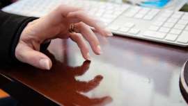 Fitness Revolucionario trae a nuestras páginas el nuevo término que acapara la atención de los expertos: el fidgeting, actividad inconsciente que tiene mucho que ver con los nervios y el aburrimiento, más beneficiosa de lo que se pensaba