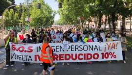 Patronales, asociaciones y plataformas del sector de la imagen 
personal españolas han protestado frente al Congreso de los Diputados para reclamar la recuperación del IVA reducido en peluquerías, barberías y estética