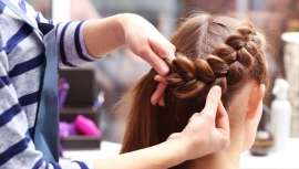 Tener en cuenta el tiempo de trabajo y no el género de la persona es el mensaje que quiere transmitir el colectivo Coiffure en lutte, lanzado por Laura Morandi, peluquera que denuncia las diferencias de tarifas entre hombres y mujeres y LGTB 