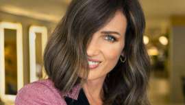 Ana Lérida, la estilista de las famosas, ha sido la encargada de potenciar al máximo el color y la salud de la melena ideal para el verano y todo el año, que no es otra que la de la guapa presentadora y modelo Nieves Álvarez