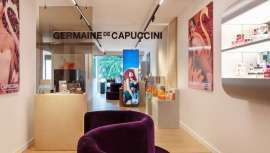 Lo hace en el Palazzo Eden, en el corazón de la capital de la Friuli italiana, Venecia, aportando un espacio distinguido y aristocrático con una completa y destacada infraestructura para las formaciones y presentaciones de la marca 