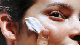 El primer paso siempre será ponerse en manos de un profesional que realice un correcto diagnóstico de la piel 