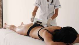 Cinco acciones en un solo dispositivo, con resultados clínicamente probados, basadas en la Microvibración Compresiva: vascularización, remodelación, drenaje, tonificación y antálgica y un tratamiento corporal completo 