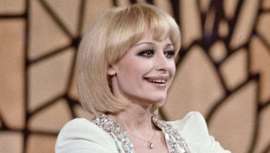 Con su transgresora imagen fue más feminista que ninguna, libre elección de pensamiento y obra, con la melena inconfundible moviéndose al ritmo de sus canciones, estilismos únicos y letras de los más picante. Así era Raffaella, italiana universal 