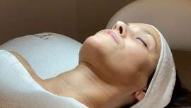 Se trata de un tratamiento que limpia a la vez que fortalece la piel para combatir el acné en verano