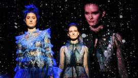 Anuncia a sua venda de entradas e programa com Tribu-Te Show e as suas estrelas convidadas, neta ocasião, Angelo Seminara, Christophe Nicolas Biot, Candice Mckay e Alexandre de Paris