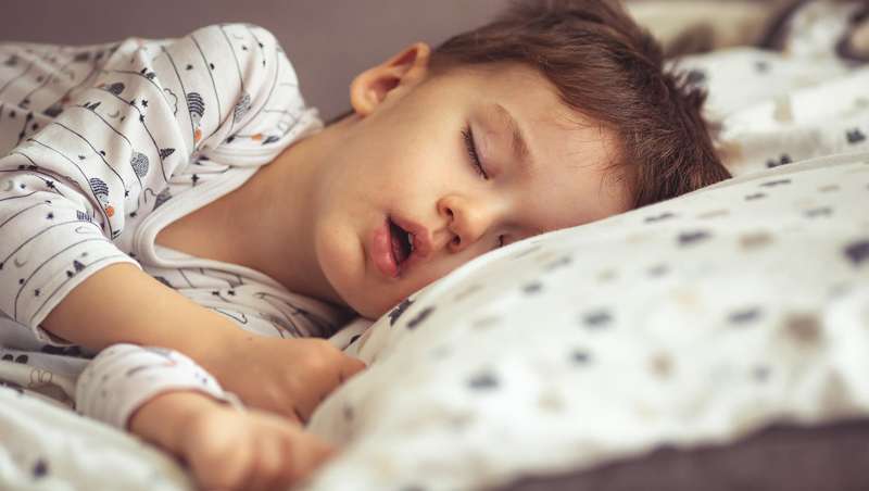 Descubre qué es y cómo tratar la apnea del sueño infantil
