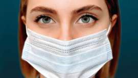 El calor del verano potencia aún más el acné causado por llevar mascarilla. Acnemask es la rutina médico estética que trata y pone freno a esta reacción de la piel