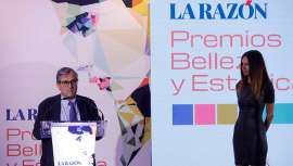 En la gala de los prestigiosos Premios Belleza y Estética del periódico La Razón, Asclepion Laser Technologie se distingue y recibe su galardón, demostrando la eficacia, calidad e innovación de sus equipos y tratamientos médico estéticos