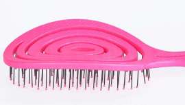 Bio Spiral Fluorine Colour son los cepillos esqueleto ecológicos, en divertidos y llamativos colores flúor, que nos presenta Perfect Beauty