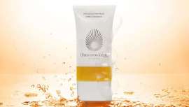 El nuevo gel limpiador exfoliante, de Omorovicza, lujosa firma húngara, consigue un equilibrio perfecto entre una exfoliación profunda y una limpieza suave, eliminando todas las impurezas y dejando la piel suave y fresca