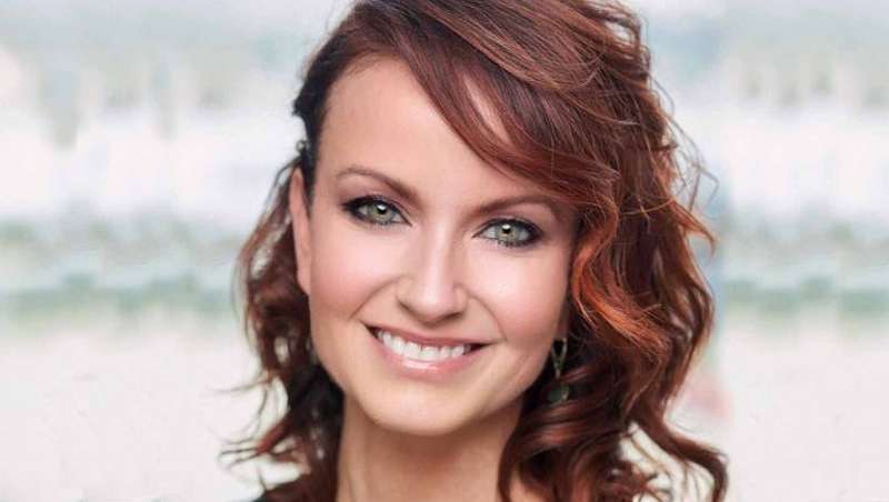 Wahl dás as boas-vindas à sua nova diretora global de Educação