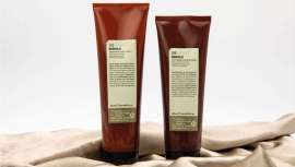 Insight ofrece a los profesionales peluqueros un servicio de salón que marca la diferencia en cuanto a calidad: un novedoso sistema de dos pasos que reconstruye la totalidad de la fibra capilar gracias a la eficaz acción de ingredientes naturales