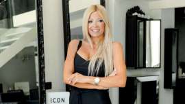 Con 20 años de trayectoria, un salón de culto sito en Pamplona, y la mejor decisión tomada en su vida, la de ser peluquera, Silvia Esparza relata cómo ha sido su carrera, qué le ha proporcionado ésta y cuáles son las bases que sustentan su éxito