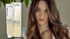 Aclara hasta 5 niveles en el cabello natural (7 con una fuente de calor) y hasta 3 niveles el cabello teñido cosméticamente