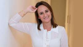 Como todas las lenguas, la estética es orgánica y va mutando. Silvia Oliete, facialista, nos describe la esencia de la belleza y pone, en esta entrevista, los puntos sobre las íes acerca de lo que está pasando y es la estética profesional