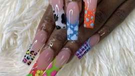 Al frente de Kansas City Nail Tech Lavender Sky, enamorada desde niña del universo de las uñas, desvelamos quién es esta joven empresaria de la belleza y las manicuras más artísticas 