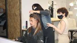 La peluquera cuenta con una dilatada carrera como experta en peluquería masculina, aportando una perspectiva diferente y original del hombre