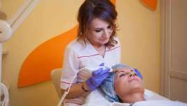 Nace en respuesta a las demandas del colectivo y a partir del acuerdo alcanzado con CONEPE, el Consejo Nacional de Empresas de Peluquería y Estética de España