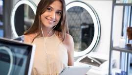 Máster Business&Artistry de peluquería, todo en uno. Técnica, gestión y empresa para desarrollar tu negocio desde todas las perspectivas posibles en una gran y accesible comunidad y plataforma digital, cuando quieras, donde quieras. Lo nunca visto